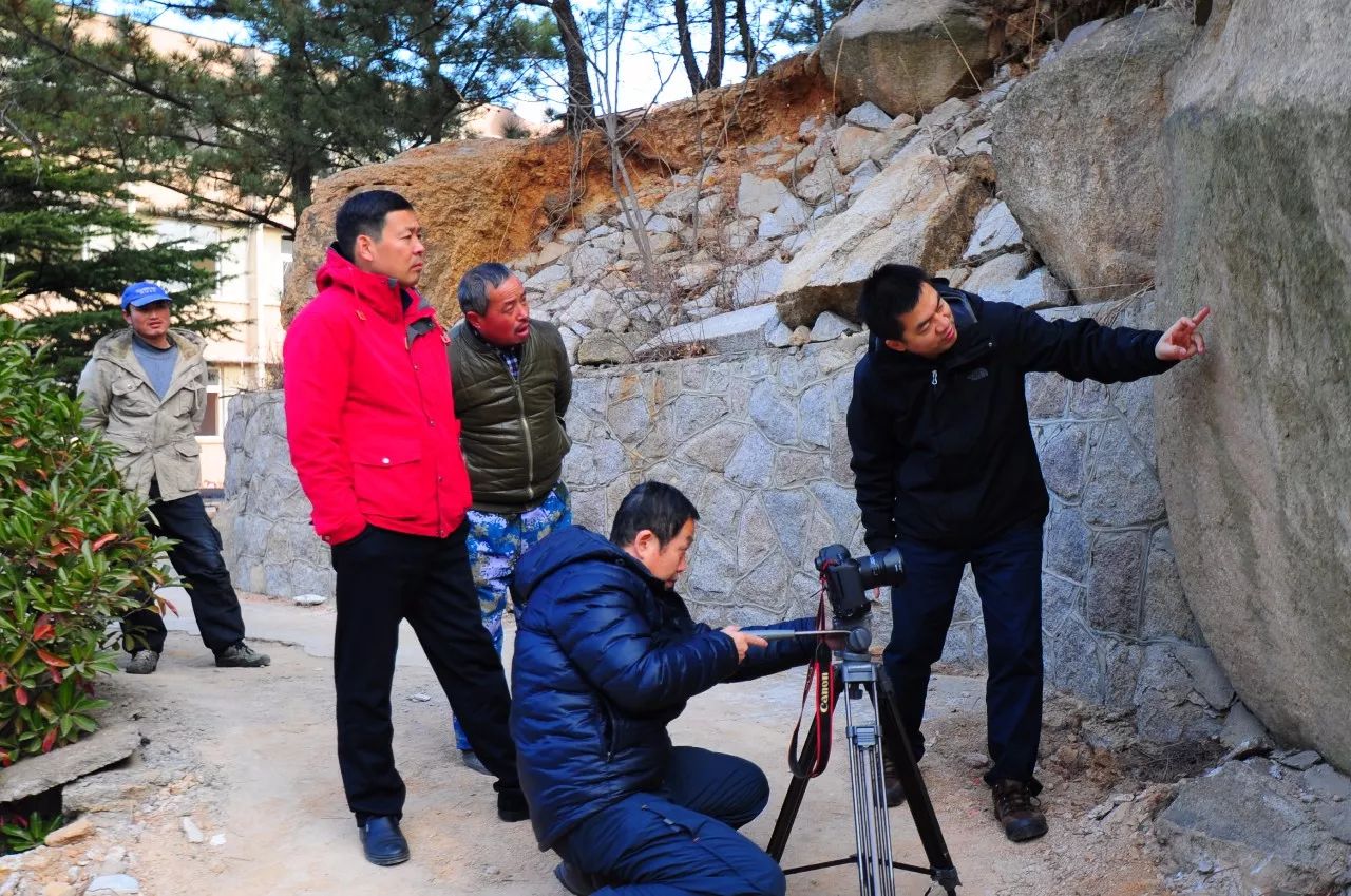 时隔多年《地理中国》栏目组再探崂山古冰川遗迹