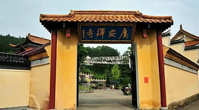 在建德境内,除玉泉寺外,广安禅寺算得上是一个大的寺庙了,来自全国