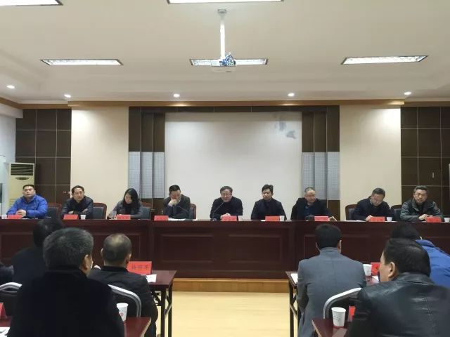 县人大常委会副主任,县总工会主席叶春晖同志参加会议并讲话.