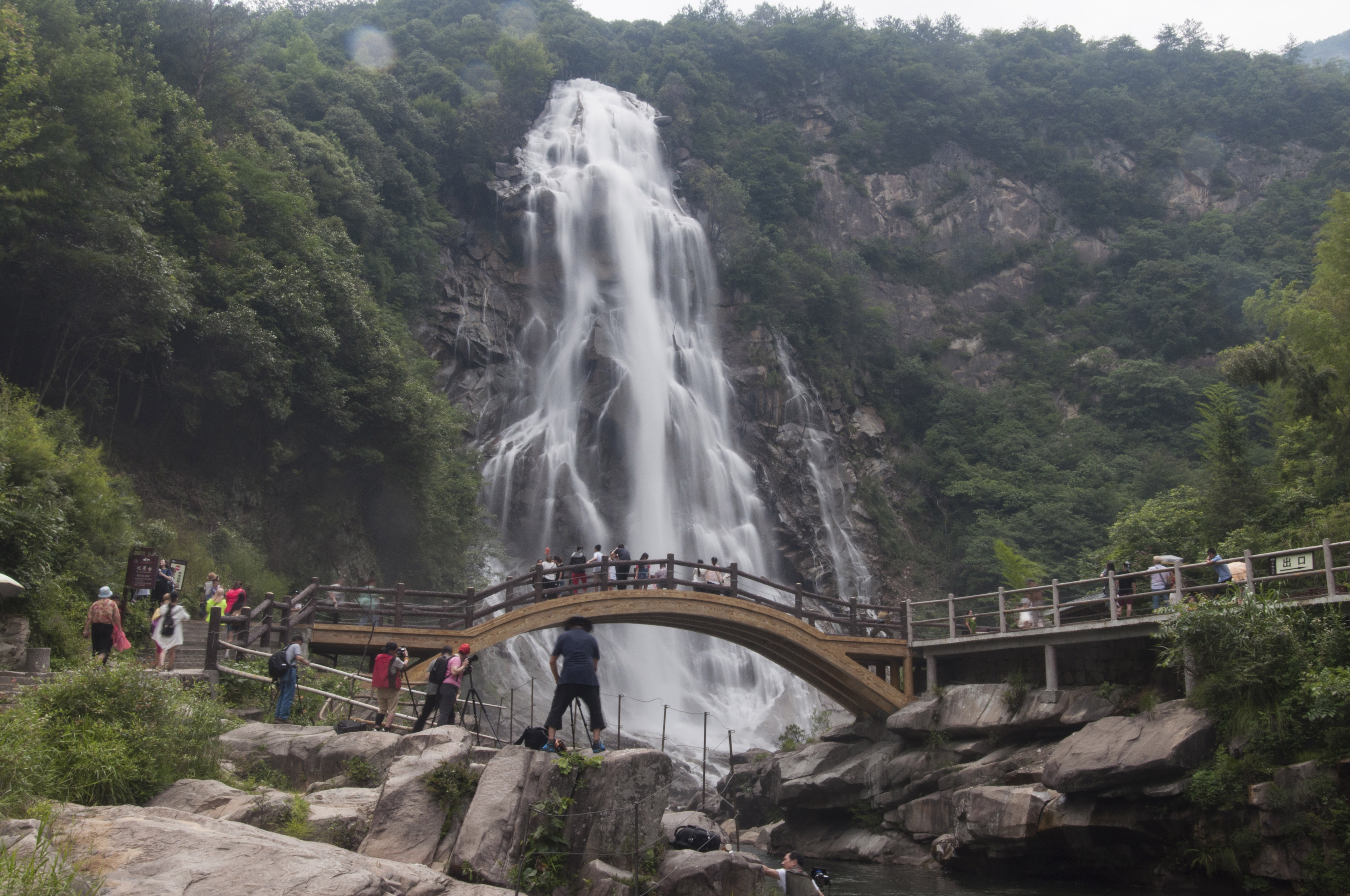 盘点2017年路过你的风景:大别山彩虹瀑布