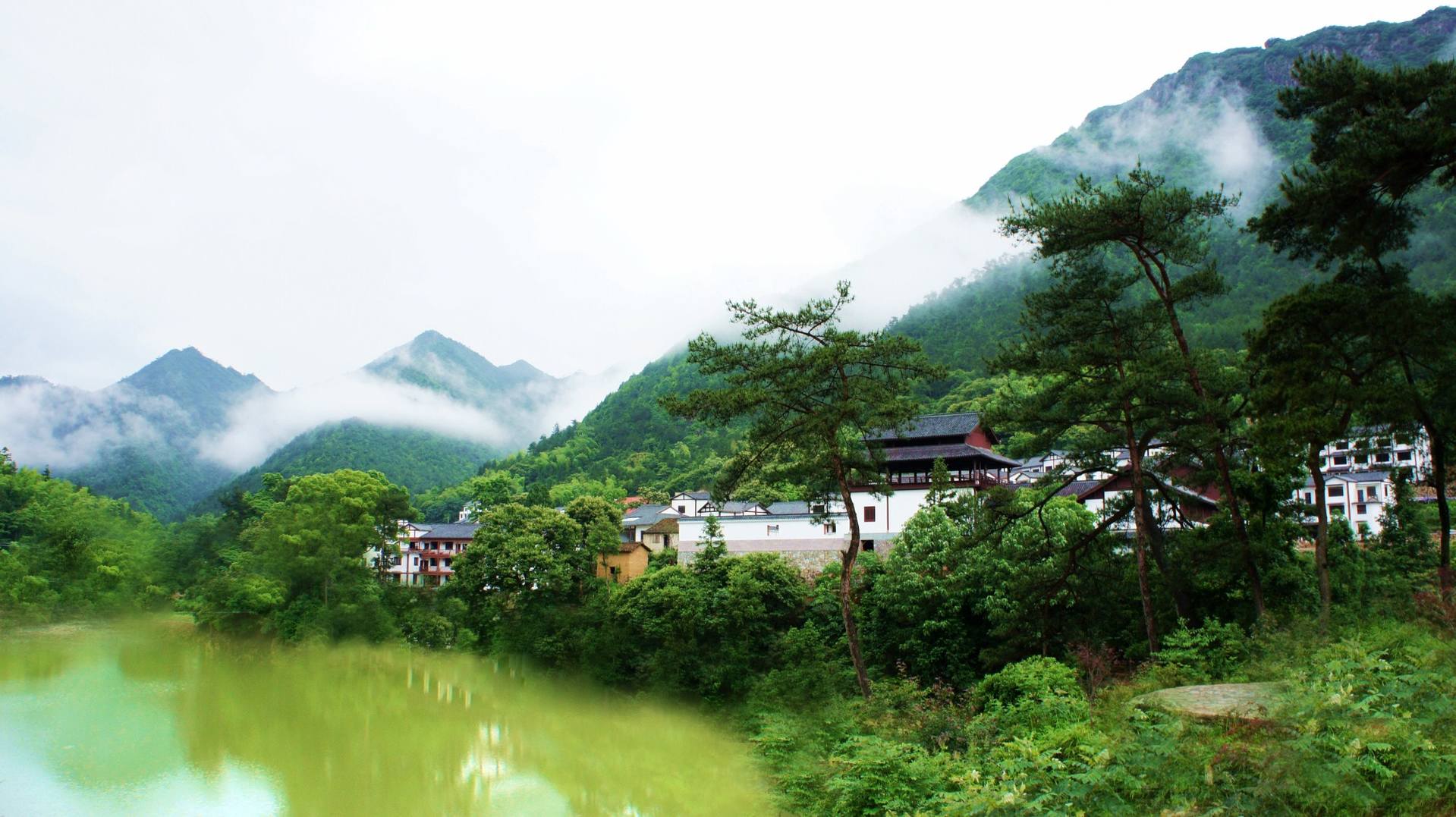 洞背洞背伯溫古村位於浙江省麗水市青田縣高市鄉,地處國家4a旅遊景區