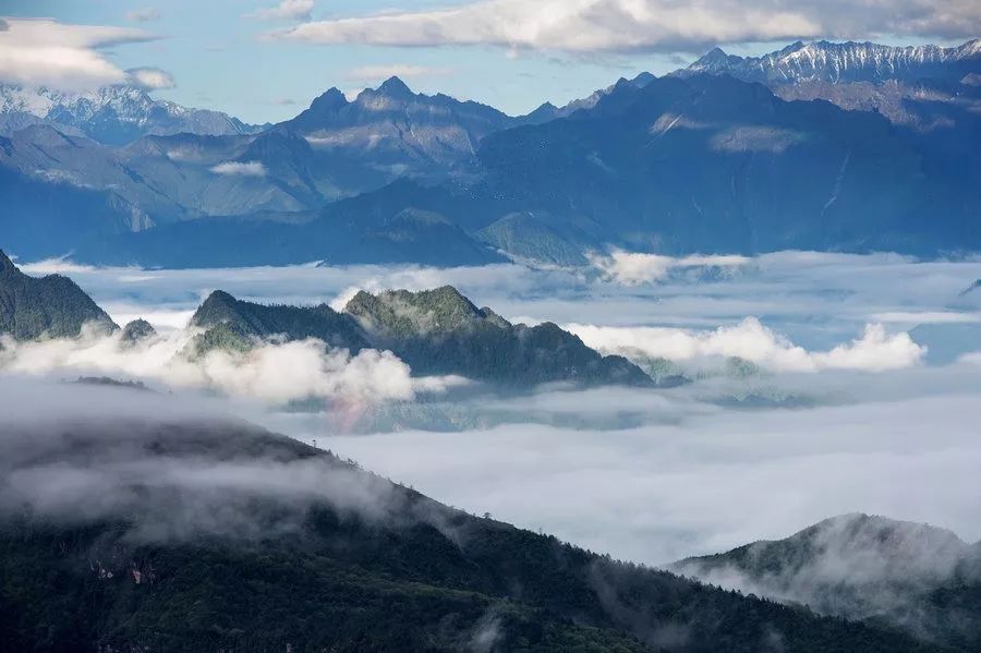 震撼!海拔3500米的冰雪童話世界,俯瞰貢嘎雪山,四姑娘山,峨眉山