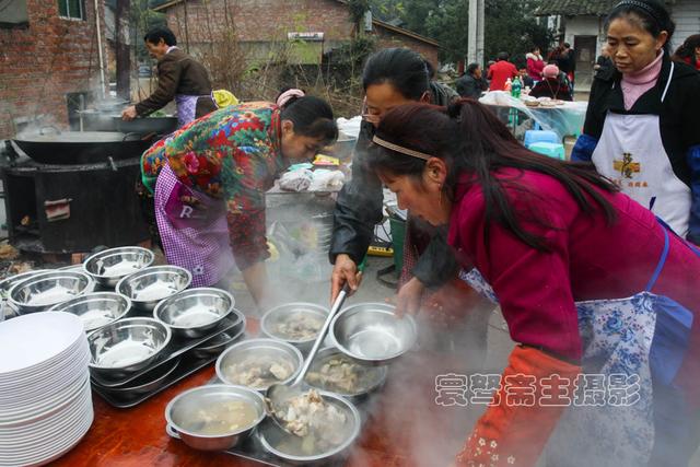 鄉下跨年偶遇農家宴席,原來重慶農村的