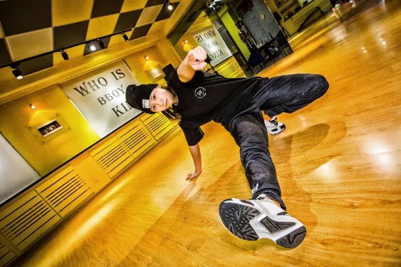 bboy汇集十林君用freeze迎街舞元年街舞照片墙