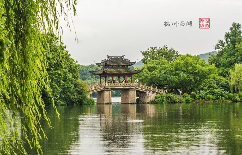 從西湖到西溪,從靈隱到千島湖,人文和自然山水交相輝映.