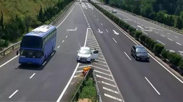 高速導流線上長時間停車