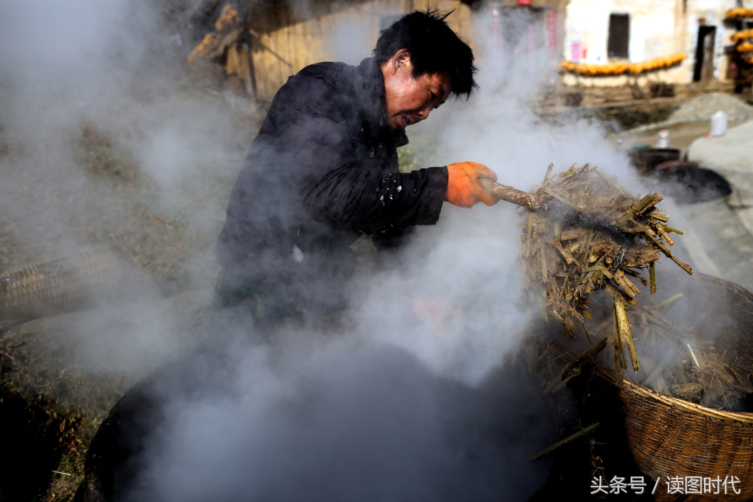 深山古法烤酒 一年烤一回一缸喝一年