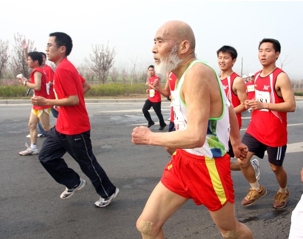 跑步这项运动再大众不过了,没有地点和时间的限制.