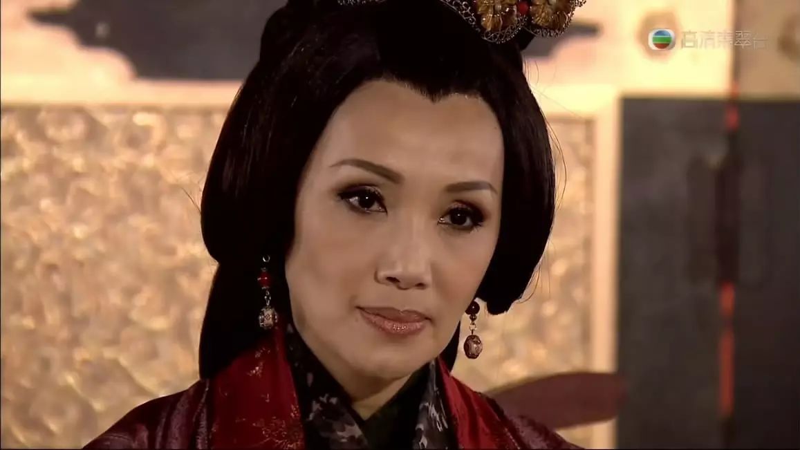 是《回到三国》的蔡夫人;她是《宫心计》中的郑太后