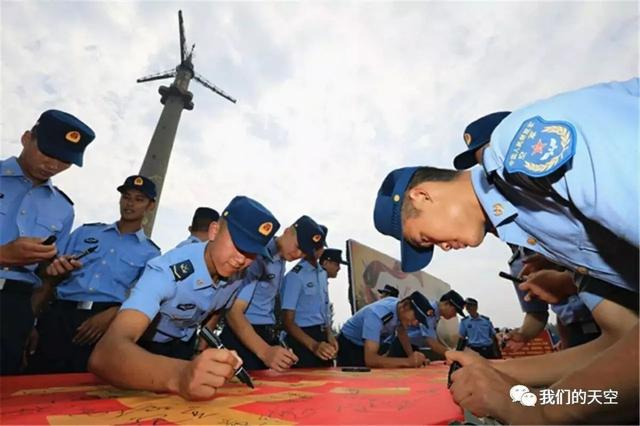 纪念活动:9月17日,空降兵部队开展纪念中国人民解放军空降兵成立67