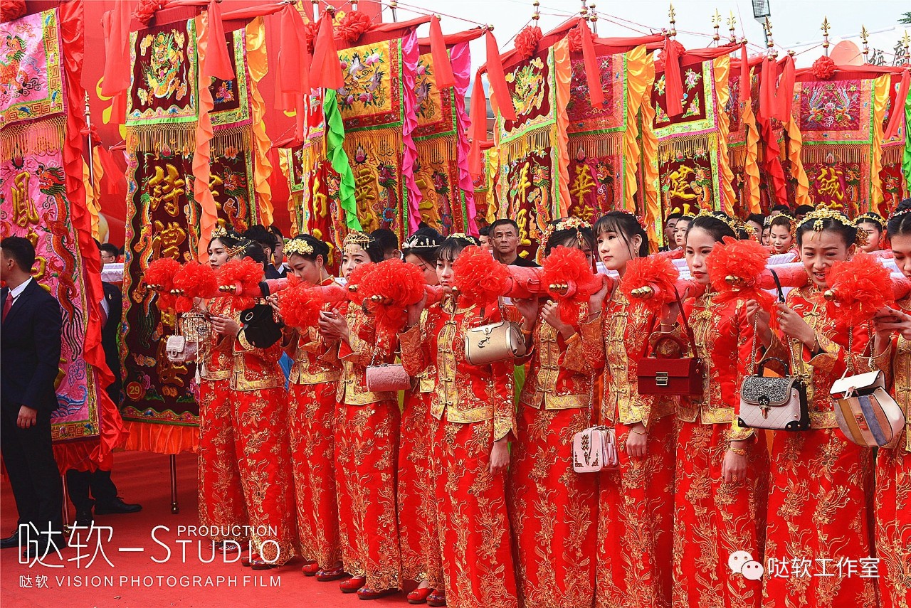 普遍顶礼膜拜,每年都要定期祭祀三山国王,他是潮汕地方人民的守护神