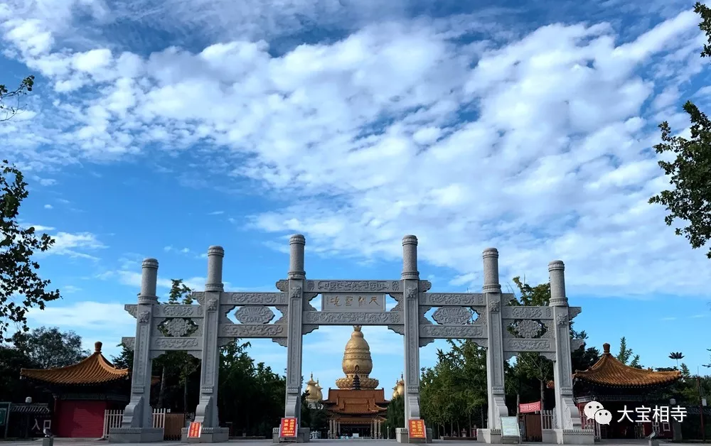 宝相寺夜景图片