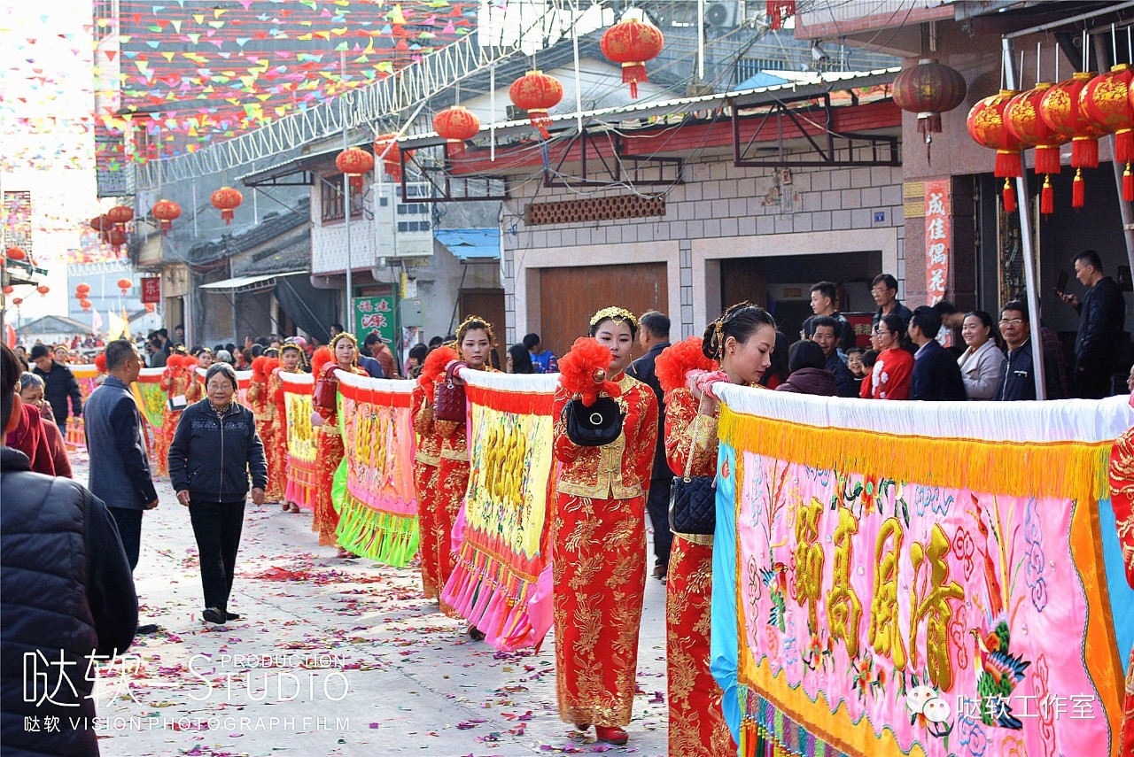 普遍顶礼膜拜,每年都要定期祭祀三山国王,他是潮汕地方人民的守护神