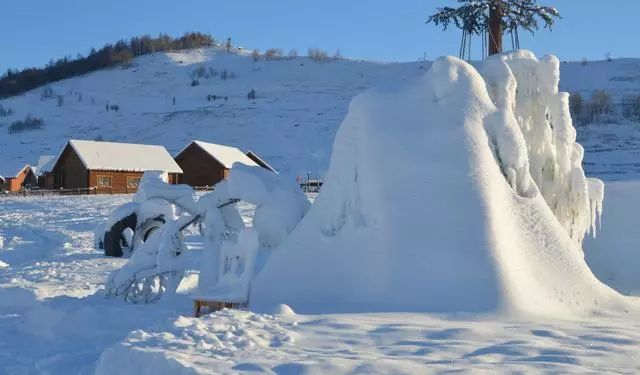 同属于禾木山庄冰雪度假区带,处于禾木冰雪运动乐园区,在禾木山庄冰雪