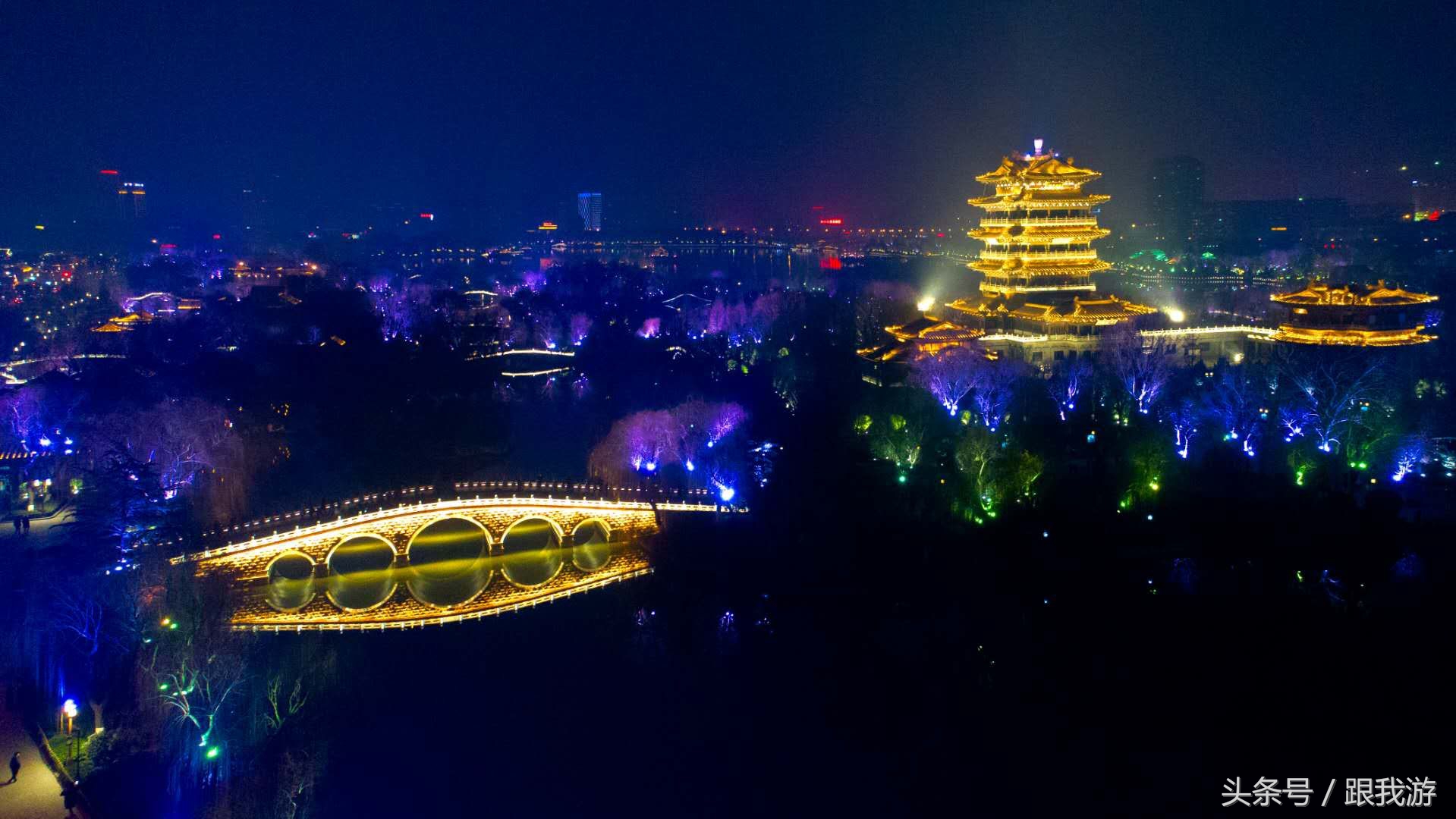 2021济南大明湖灯光秀图片