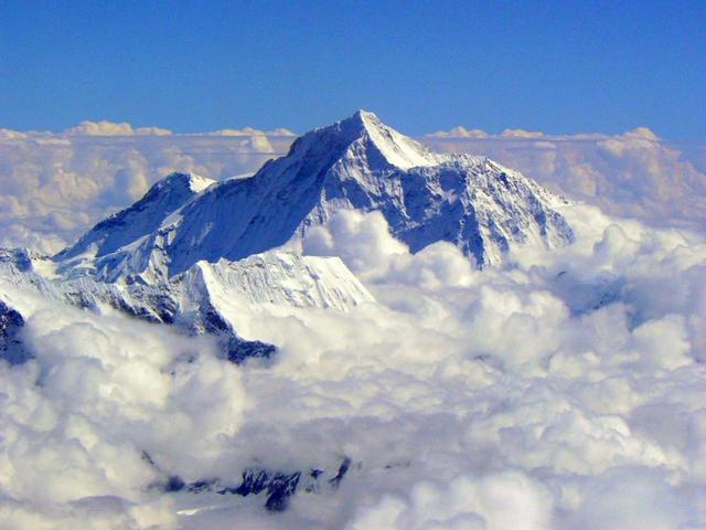 这座世界上第一高峰,是很多人的终极梦想,珠峰究竟能不能爬?
