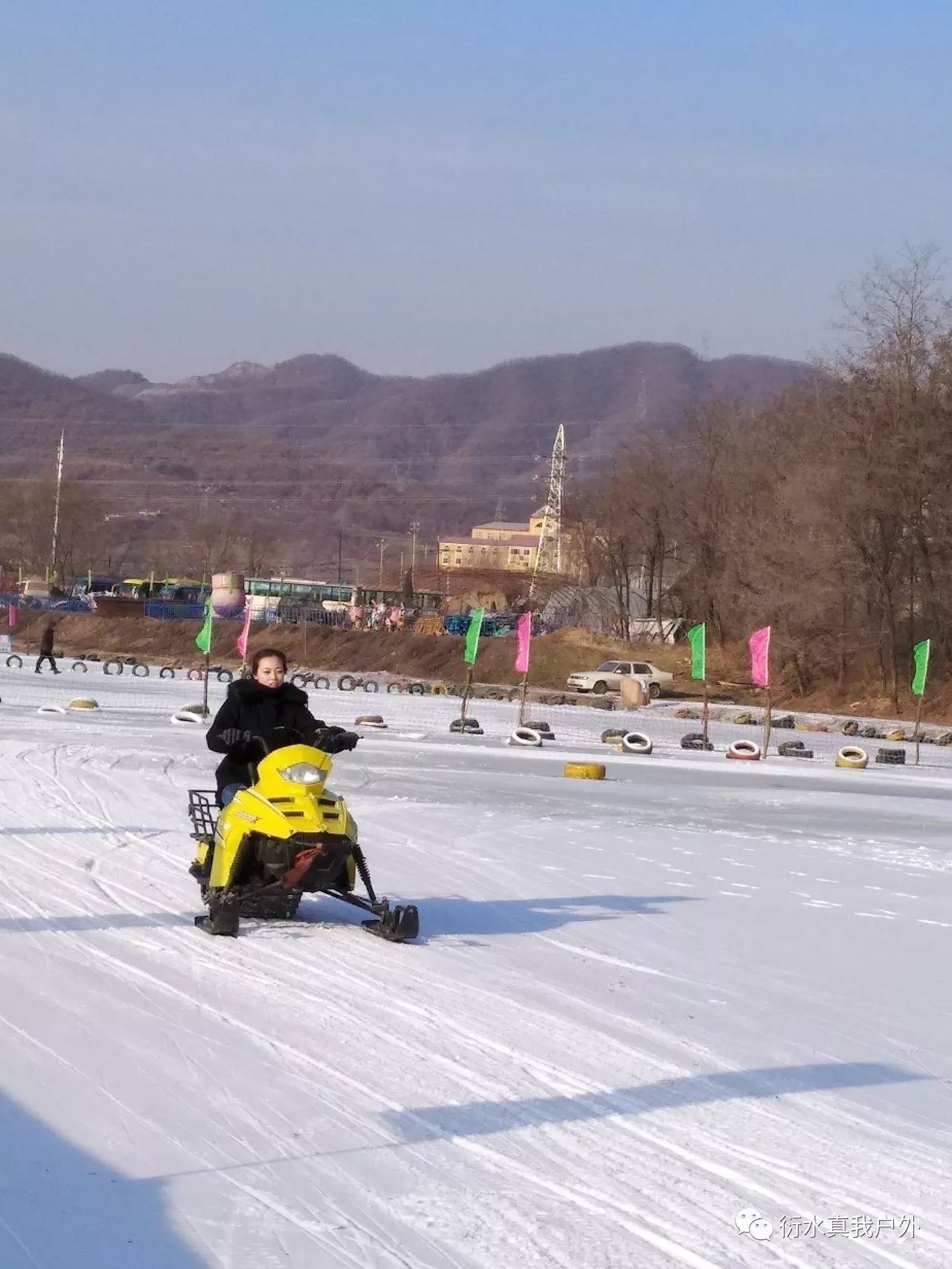 东风湖滑雪场图片