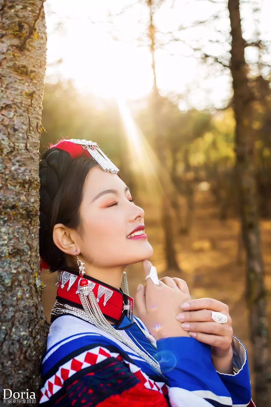 這個彝族女孩的照片傳遍了朋友圈,看過的人都轉發了!