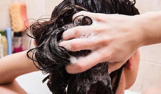 男性脱发,洗头掉头发多的原因,这么做可以减少脱发