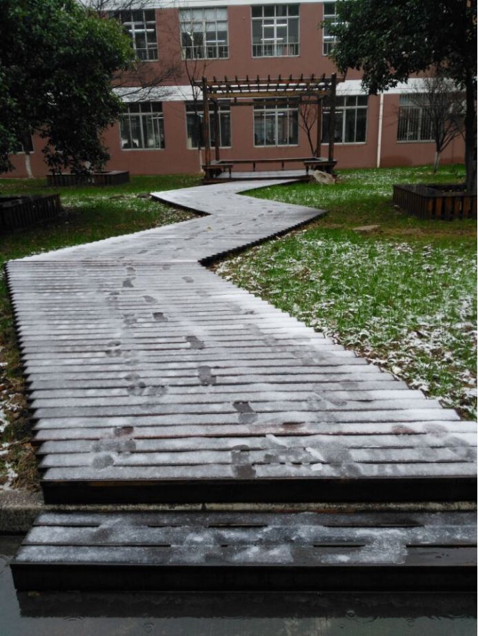 (沙洲小学)雪中范贤亭,诉说百年老校"端勤毅"的故事(实验小学)红灯笼