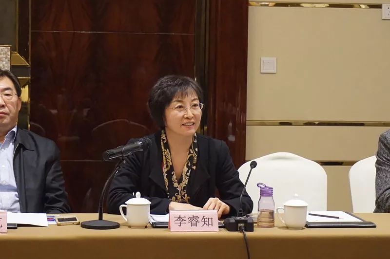 于明珠发言我会常务副会长包元君发言我会副会长王卓峰发言我会会员