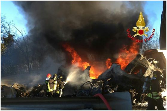 【大事件】佈雷西亞慘烈車禍, 6人死亡 / 偷穿護士服混入產房欲性侵