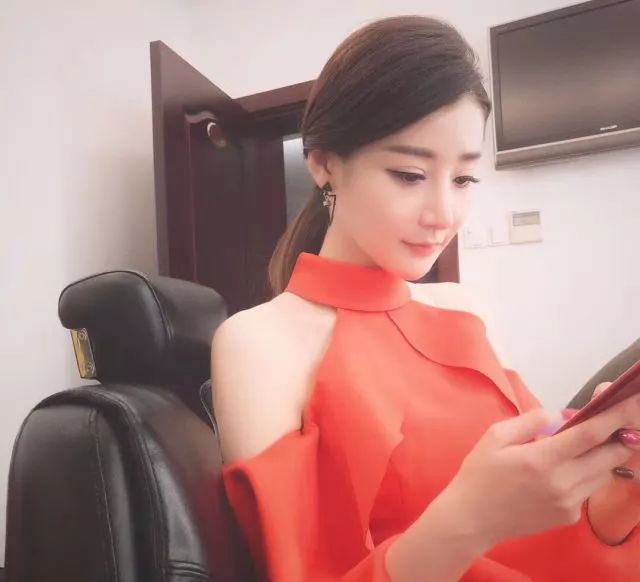 主持人杨婉莹多大图片