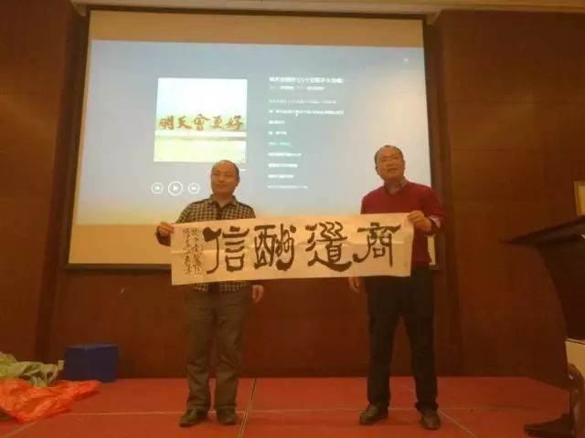 杭州南北书画院院长,我校暖通91级校友陆其山现场助兴,挥墨题词"