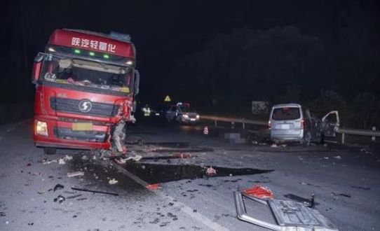 1日晚,01前天晚上,五个人因车祸死亡……今天,小编又看到两条车祸新闻