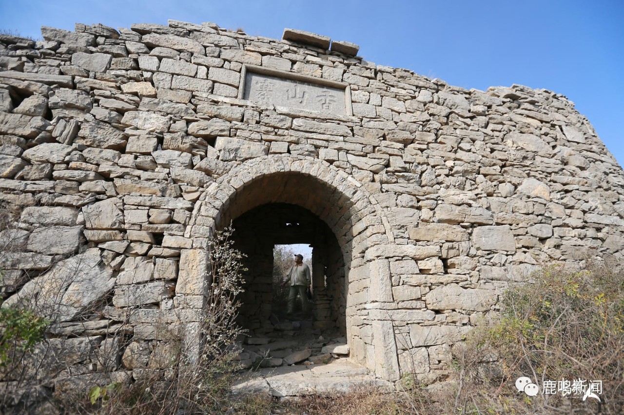 荥阳崔庙"华鼎建材"违法山体开采 因污染环境,文物危及魏长城成被告