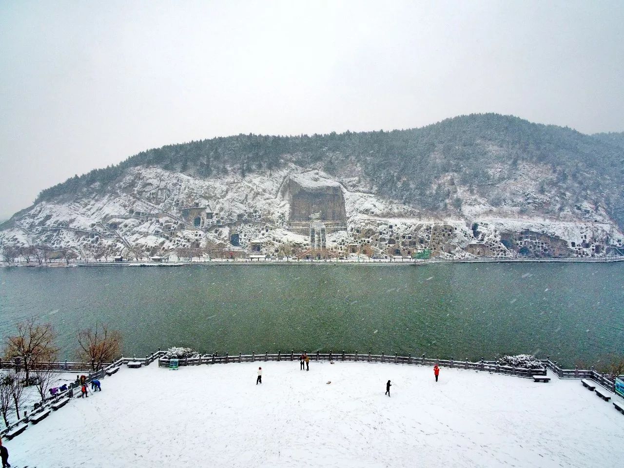 龙门雪景图片