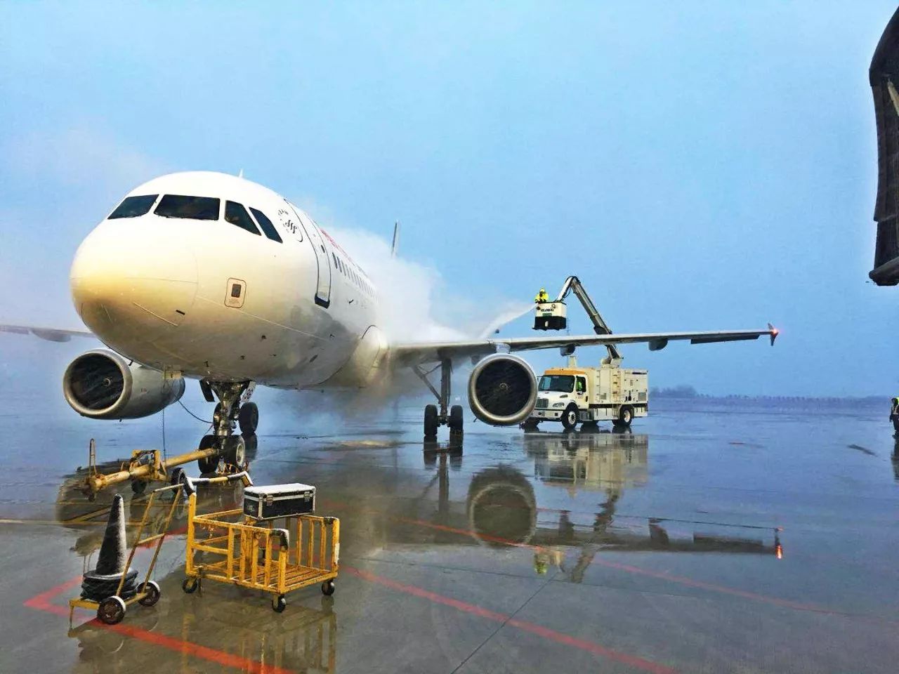 運行保障東航安徽應對2018年首場強降雪確保航班運行安全