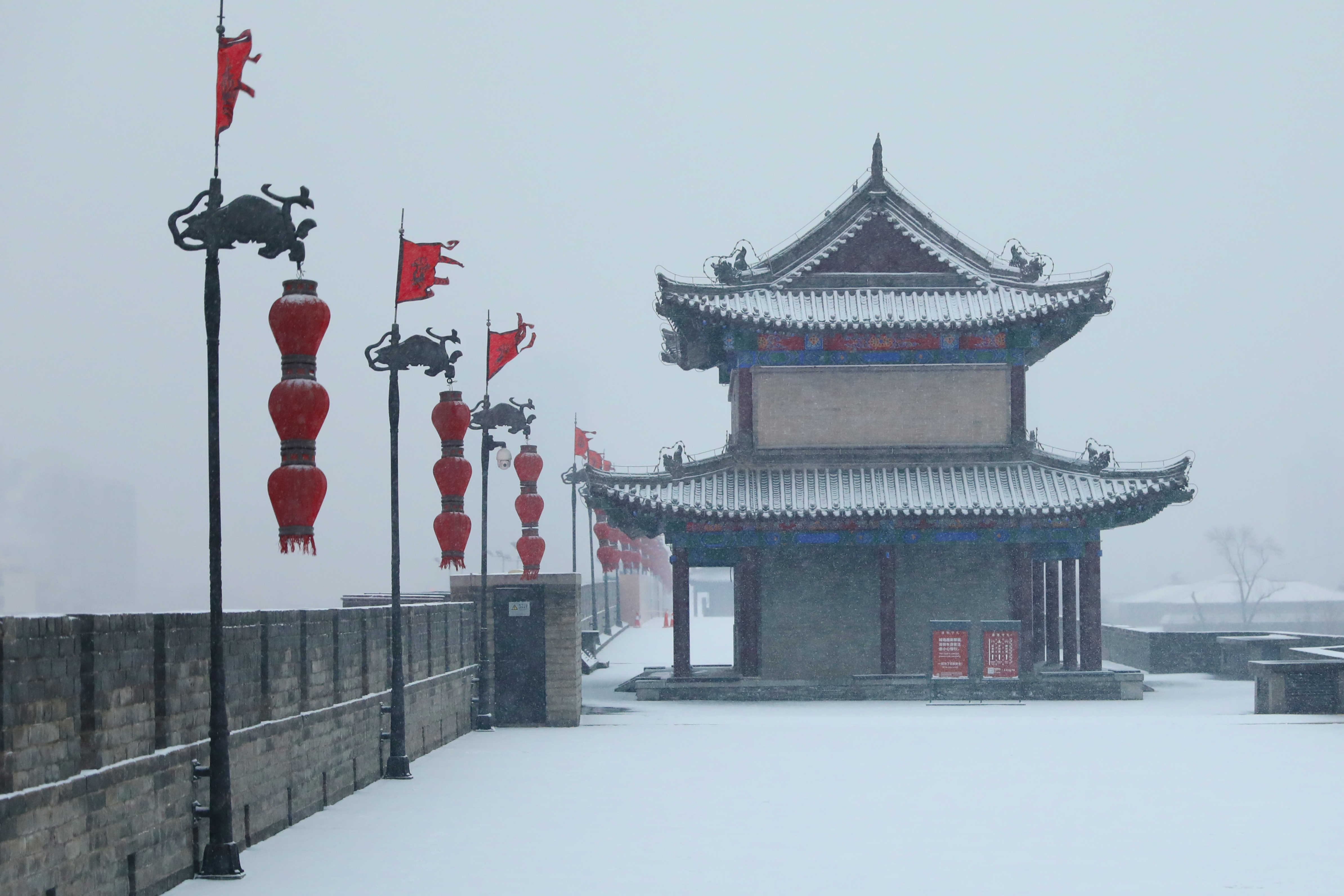 西安古城雪景图片