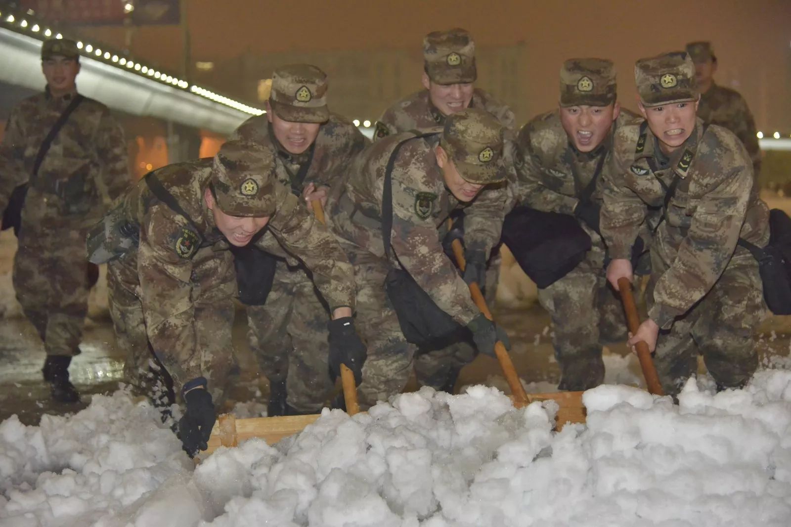 子弟兵雪景图片图片