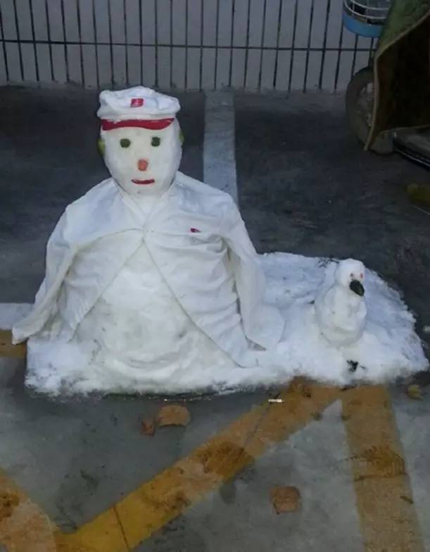 哈尔滨惊现恐怖雪人图片