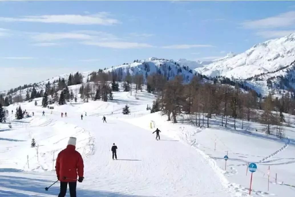 贺兰山滑雪场图片