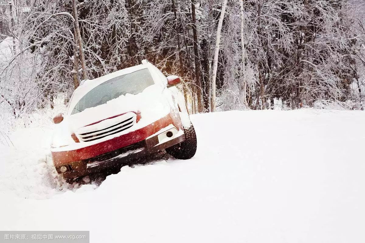 西安大雪掌握这些雪天行车技巧再安全上路转给身边开车的人