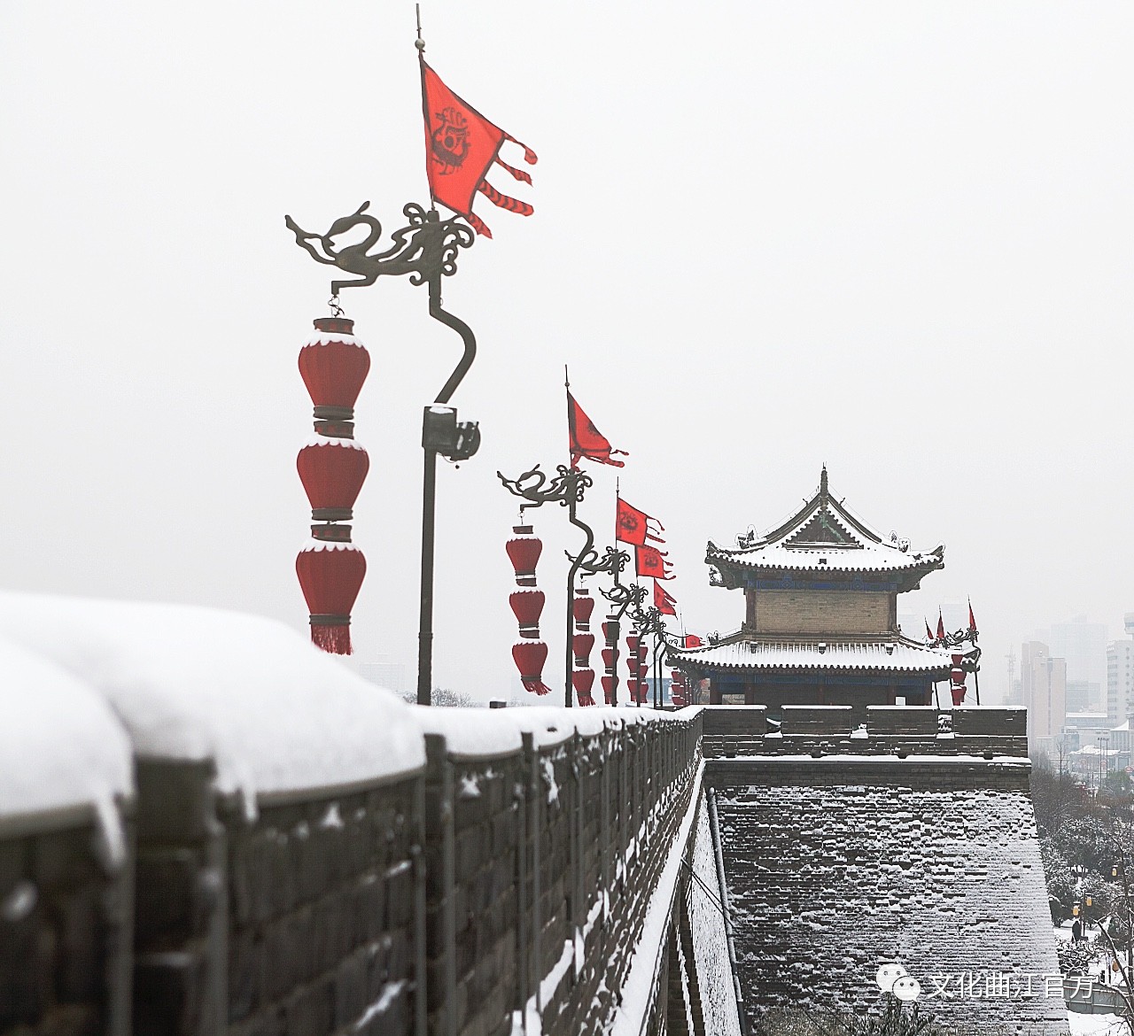 西安钟楼下雪图片图片