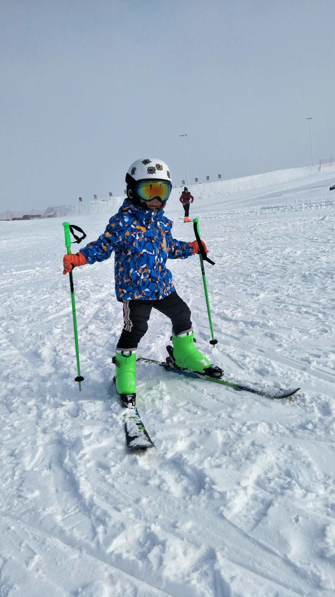 努尔加国际滑雪场票价图片