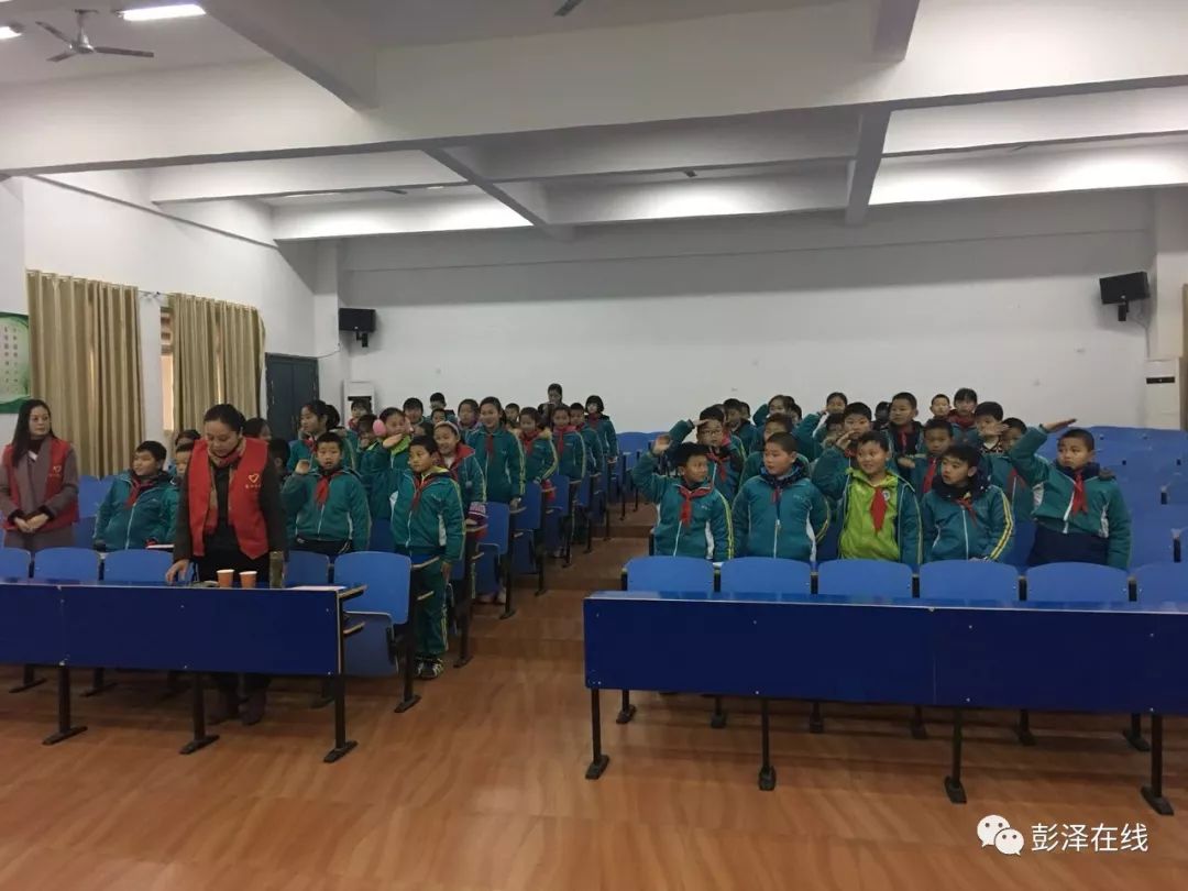 彭泽县棉船爱心协会为渊明小学和城关小学送去新年的祝福