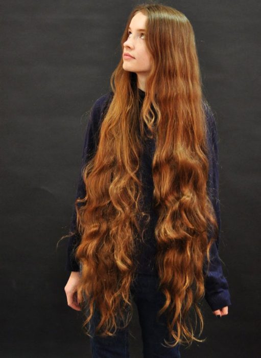 头发最长的女人图片
