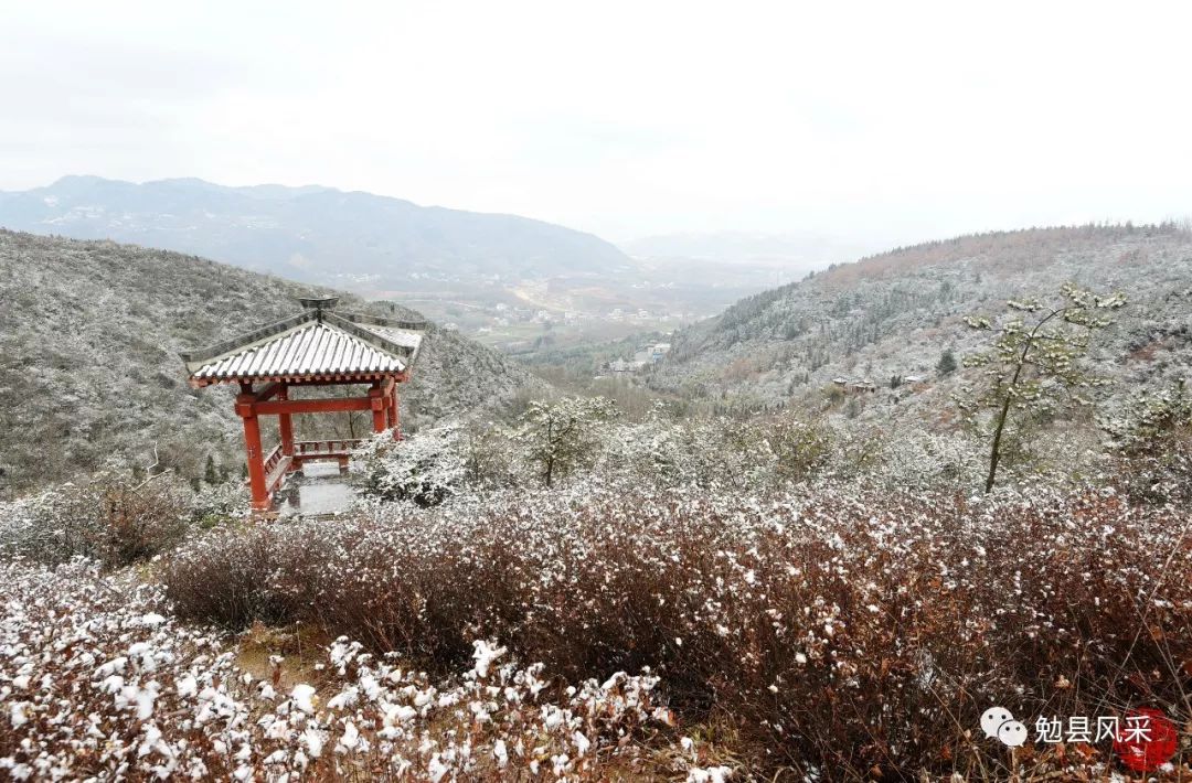 三國聖地美麗勉縣冬雪下的定軍山靜悄悄的美