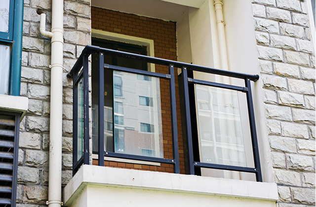 玻璃阳台护栏如何安装?