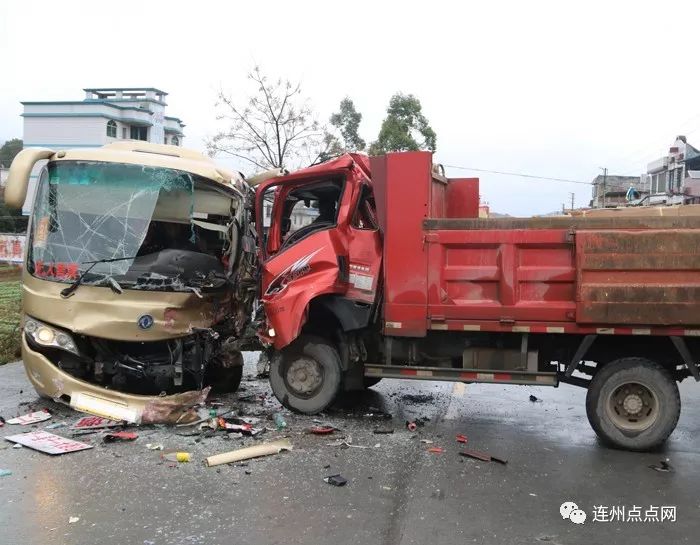 驚心現場!連州一貨車和一客車相撞2名司機被夾,消防官兵緊急營救