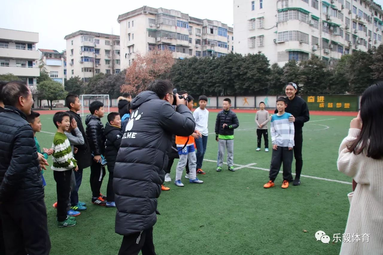 金华江滨小学足球图片