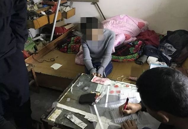 辍学,吸毒,贩毒十八岁花季少女在良田镇文官村被捕!