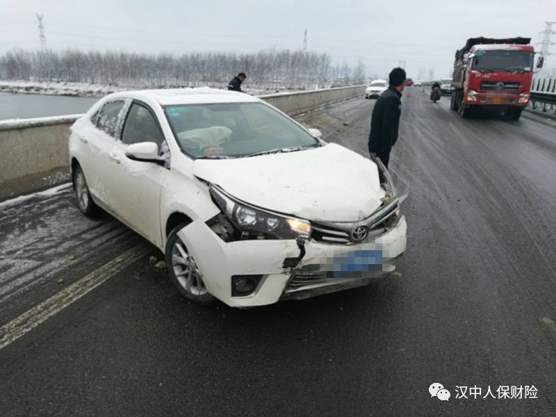 昨天下雪略阳等其它汉中区县共发生32起车祸