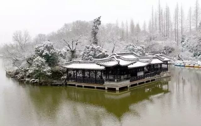 一下雪,西安就變成了長安,南京就變成了金陵,揚州就變成了廣陵,杭州就