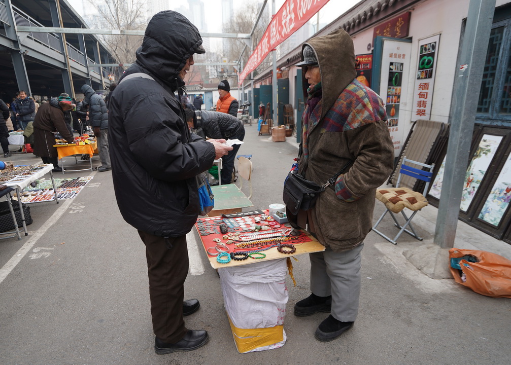 沈阳古玩市场早年暴挤现今冷落,没啥东西,满洲画册四千五无人理