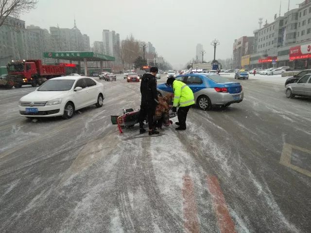 【交警】雪天,从不缺席的身影